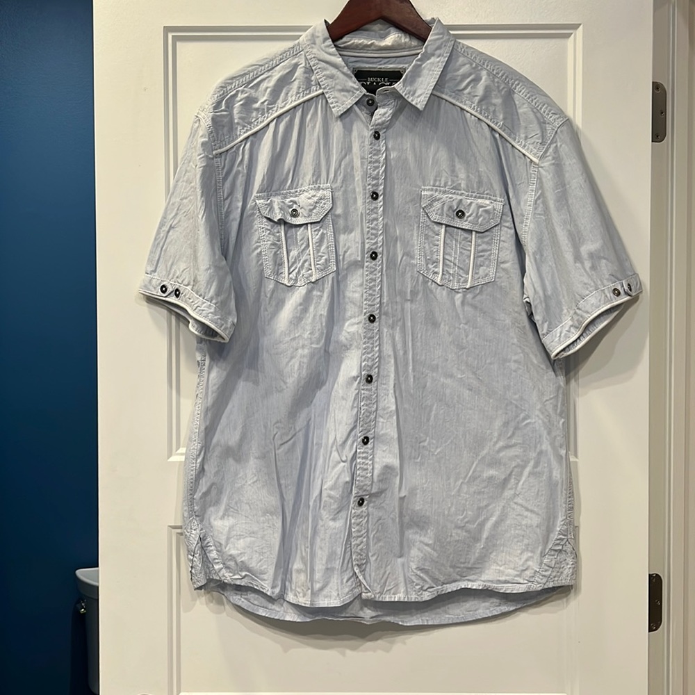 Buckle black short sleeve shirt